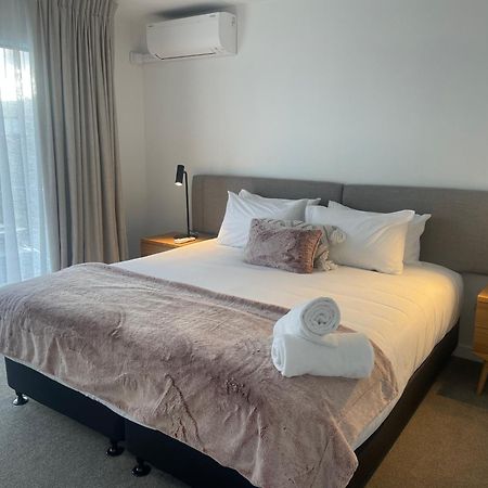 Alpine Junction Townhouse Apartments, Lodge & Hotel 와나카 외부 사진